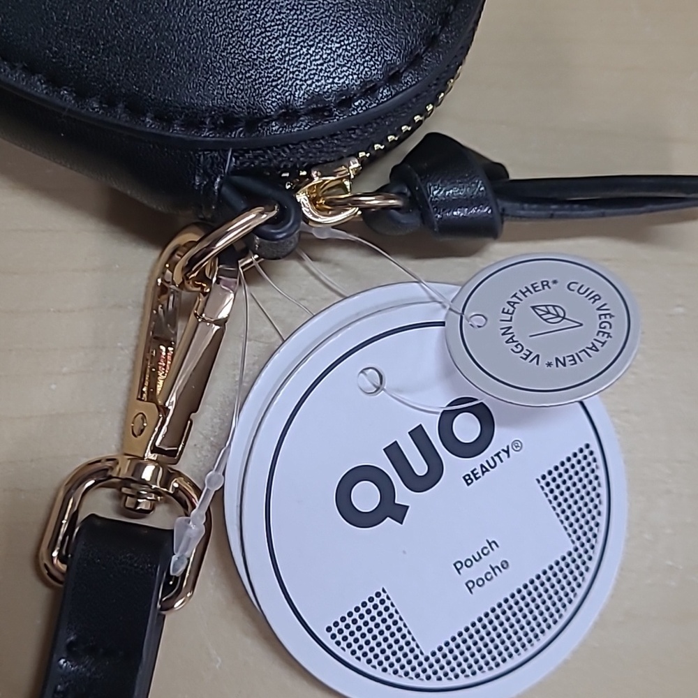Quo Heart Pouch Black Vegan Leather Gold-tone Hardware 4"×4"×1" Strap Drop 7" - Picture 4 of 5